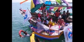 Rayakan Tahun Baru Islam, Nelayan di Tuban Gelar Larung Sesaji Sedekah Laut