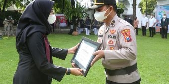 Peringati Hari Kesehatan Nasional ke-57, Bupati Ipuk Beri Penghargaan untuk Polresta Banyuwangi