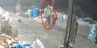 Pencuri Handphone Petugas TPST Karangbong Terekam Kamera CCTV