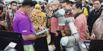 Buka Expo dan Expose 204 SMK PK se-Jawa Timur, Gubernur Khofifah Dorong Perluasan Ekosistem Digital