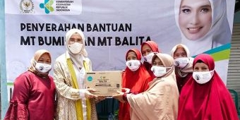 ​Serahkan Bantuan MT Bumil dan Balita, Arzeti: Perempuan Itu Salah Satu 