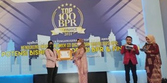 BPR Jwalita Trenggalek Raih Penghargaan Top 100 dari The Finance