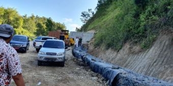 Penyelesaian Jalan Ambles di Km 226 Pacitan Molor Lagi