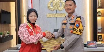 Kapolres Madiun Apresiasi Peraih Medali Emas Kejurnas Pencak Silat Kapolri Cup Kelas D Remaja Putri