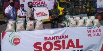 Korem 082/CPYJ Salurkan Ratusan Ton Beras dari Yayasan Wings Peduli untuk Warga Terdampak PPKM