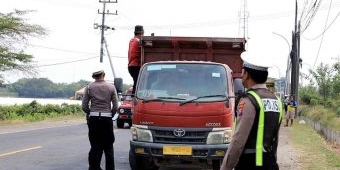 Satlantas Polres Gresik Gencar Razia Truk Muatan Tambang