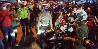 Cegah Gangguan Kamseltibcarlantas, Satlantas Polres Pasuruan Gelar Patroli Malam Skala Besar