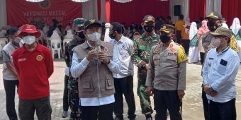 Tinjau Vaksinasi Pelajar Barsama BIN, Ini Kata Bupati Lamongan