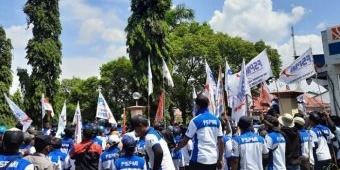 50.000 Buruh Geruduk Istana Presiden, Ada Apa?