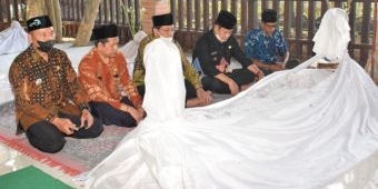 Napak Tilas Leluhur, Bupati dan Wabup Lamongan Kunjungi Makam Sunan Drajat dan Joko Tingkir