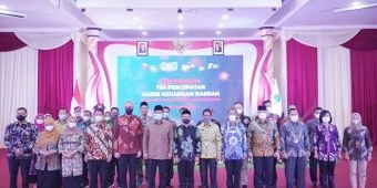 Kurangi Ketergantungan Masyarakat Terhadap Rentenir, Wali Kota Pasuruan Gandeng OJK Kukuhkan TPKAD