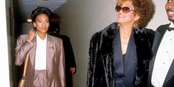 Ternyata Lesbian, Almarhumah Whitney Houston Pernah Pacaran dengan Asisten