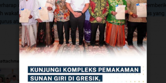 Menteri ATR/BPN Agus Harimurti Yudhoyono Serahkan Sertifikat Wakaf di Gresik
