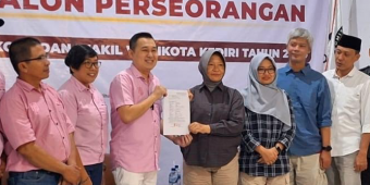 Ronny Datangi Kantor KPU Jelang Batas Akhir Pendaftaran Calon Wali Kota Kediri Jalur Perseorangan