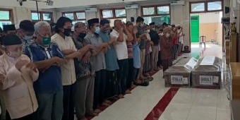 ​Dua Korban Sriwijaya Air Asal Pare Kediri Dimakamkan di TPU Desa Tulungrejo