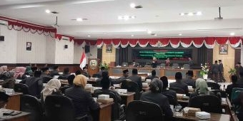 Pimpinan DPRD Situbondo Dilantik, Pjs Bupati: Ayo Bergandengan Tangan