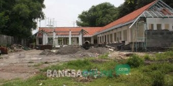 Proyek PU Cipta Karya Jombang Bangun Balai Desa Kayen Terancam Molor