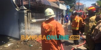 Pipa Gas PGN di Bronggalan Bocor, Semburan Api Bakar Kanopi Rumah Warga