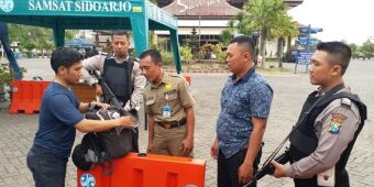 Preventif, Penjagaan Mapolresta dan Samsat Sidoarjo Dipersenjatai Lengkap 