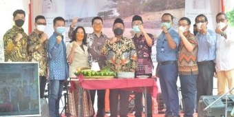 Dihadiri Bupati Gresik, 6 Perusahaan di Kebomas Tuntas Bangun Plengsengan Sepanjang 80 Meter