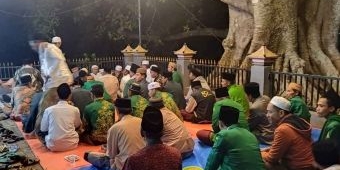 Malam 10 Muharram 1445 H, Mahasiswa KKN IKHAC Mojokerto dan Warga Kunjorowesi Gelar Doa Bersama