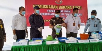 Kejari Tuban Musnahkan Barang Bukti Tindak Kejahatan Selama 2022-2023