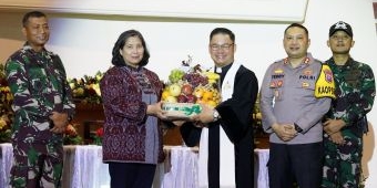 Kunjungi Gereja di Malam Natal Bersama Forkopimda dan FKUB, Ini Pesan Pj Wali Kota Kediri