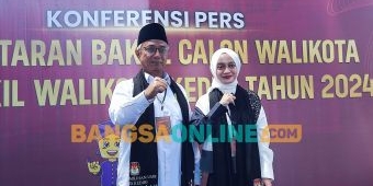 Hari Kedua Pendaftaran, Vinanda-Gus Qowim Serahkan Berkas ke KPU Kota Kediri