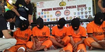 Polisi Tangkap Empat Pembegal Driver Grab Car di Blitar Bermodus Pura-pura jadi Penumpang