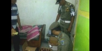 Razia Kos-kosan, Satpol PP Nganjuk Temukan Tiga Pasangan bukan Suami Istri dan Puluhan Miras