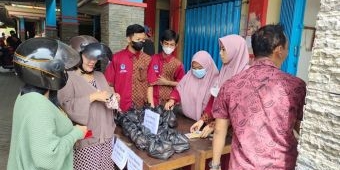 Harga Telur Melambung, ​Warga Serbu Operasi Pasar Telur Ayam di Pasar Kedung Maling Mojokerto