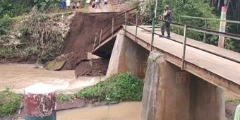 Jembatan Ambrol, Akses Jalan Antar Dusun di Kesamben Blitar Terputus