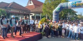 Peringati HPN 2023, PWI Pasuruan Gelar Jalan Sehat dan Tanam Pohon