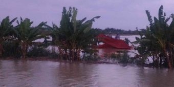 Debit Air Tinggi, Tanggul Kali Ingas di Kanor Bojonegoro Jebol