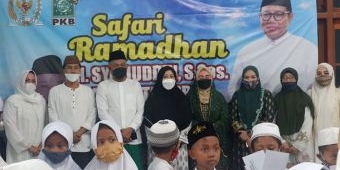 Safari Ramadan, Syaifuddin Asmoro Bersama Muslimat Bangkalan Beri Santunan Anak Yatim