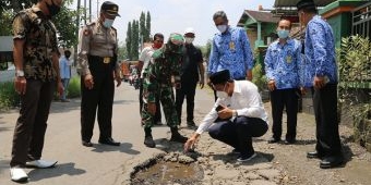 Sempat Ditanami Pohon Pisang, Jalan Rusak di Desa Kedungbocok Tarik Bakal Diperbaiki