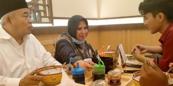 Rintis Bisnis, Gus Azmi, Putra Kiai Asep, Buka Golden Lamian, Inilah Omzetnya Tiap Hari