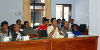 Warga Dusun Karanggongso Trenggalek Ngeluruk ke DPRD Persoalkan Portal Pantai Pasir Putih
