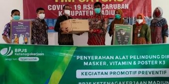 BP Jamsostek Madiun Serahkan APD ke RSUD Caruban