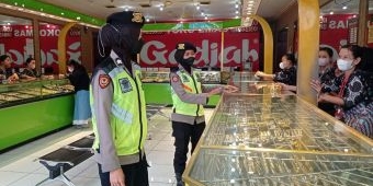 Cegah Gangguan Kamtibmas Saat Salat Jumat, Polwan Patroli ke Kawasan Pertokoan Hingga Permukiman