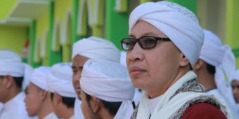 Bolehkan Umat Islam Menerima Hadiah Valentine? Berikut Penjelasan Buya Yahya