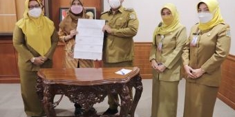 Bupati Gresik dan Kepala BPJS Kesehatan Teken Nota PKS bagi Pekerja Bukan Penerima Upah dan BP