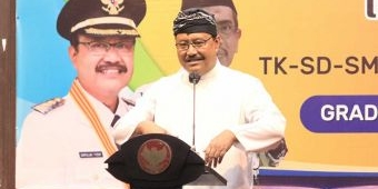 Buka Pembinaan Anggota PGRI Kota Pasuruan, Gus Ipul Ingatkan untuk Berpikir Bersih