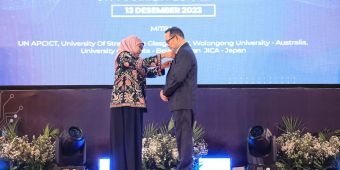 Tutup Pelatihan Digital Leadership Academy, Khofifah Dorong Sistem Pelayanan Publik Terintegrasi