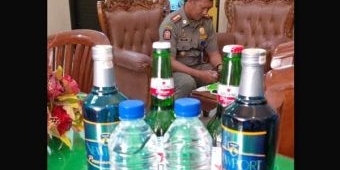 Ratusan Miras Berbagai Merk Diamankan Satpol PP Hasil Razia di Pandaan dan Warungdowo