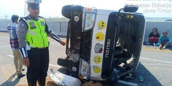 Pecah Ban, Elf Terguling di Tol Porong-Kejapanan, 4 Orang Luka-luka