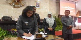 Pj Wali Kota Kediri dan Pimpinan DPRD Teken Persetujuan Raperda soal Perubahan APBD 2024 Jadi Perda