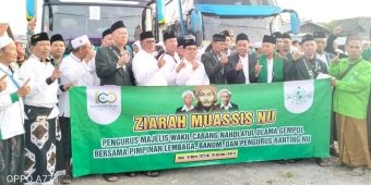 Ratusan Kader MWCNU Gempol Ziarah ke Makam Pendiri NU