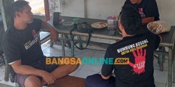 Sejumlah Warga Kota Pasuruan Kenakan Kaos Bumbung Kosong, Prihatin soal Pilwali dan Demokrasi