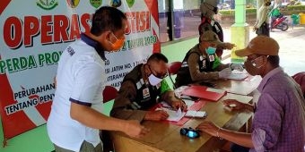 12 Orang Terjaring Operasi Yustisi Razia Masker di Depan Stadion Menak Sopal Trenggalek